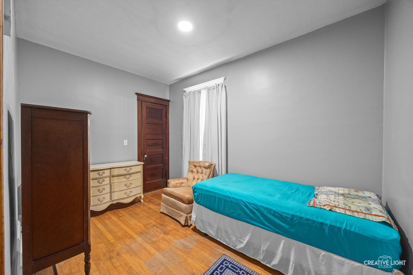 2439 W Pensacola Avenue, Chicago, IL 60618