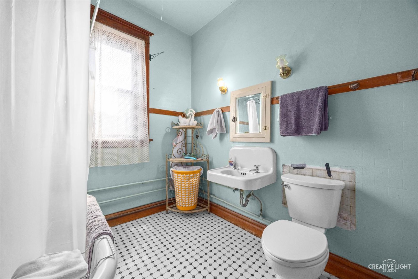 2439 W Pensacola Avenue, Chicago, IL 60618