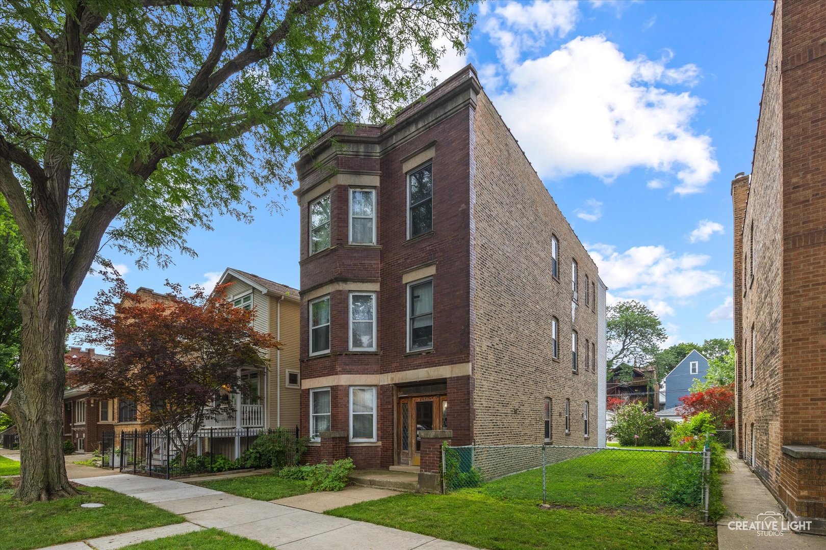 2439 W Pensacola Avenue, Chicago, IL 60618