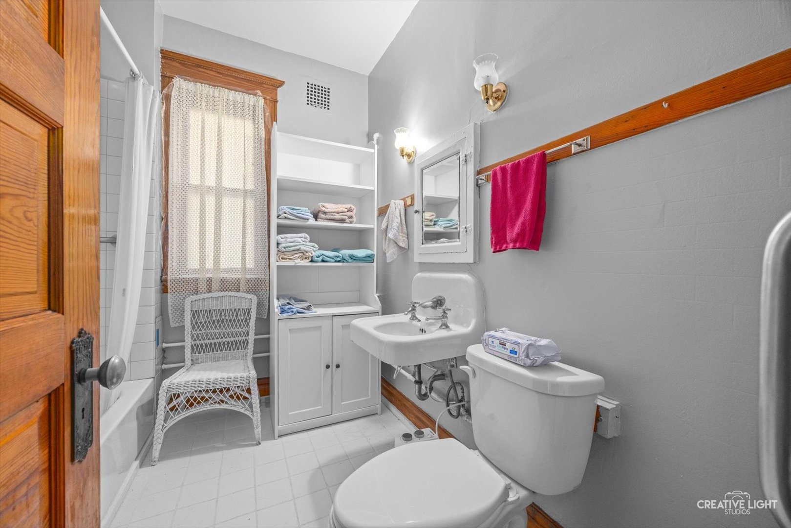 2439 W Pensacola Avenue, Chicago, IL 60618