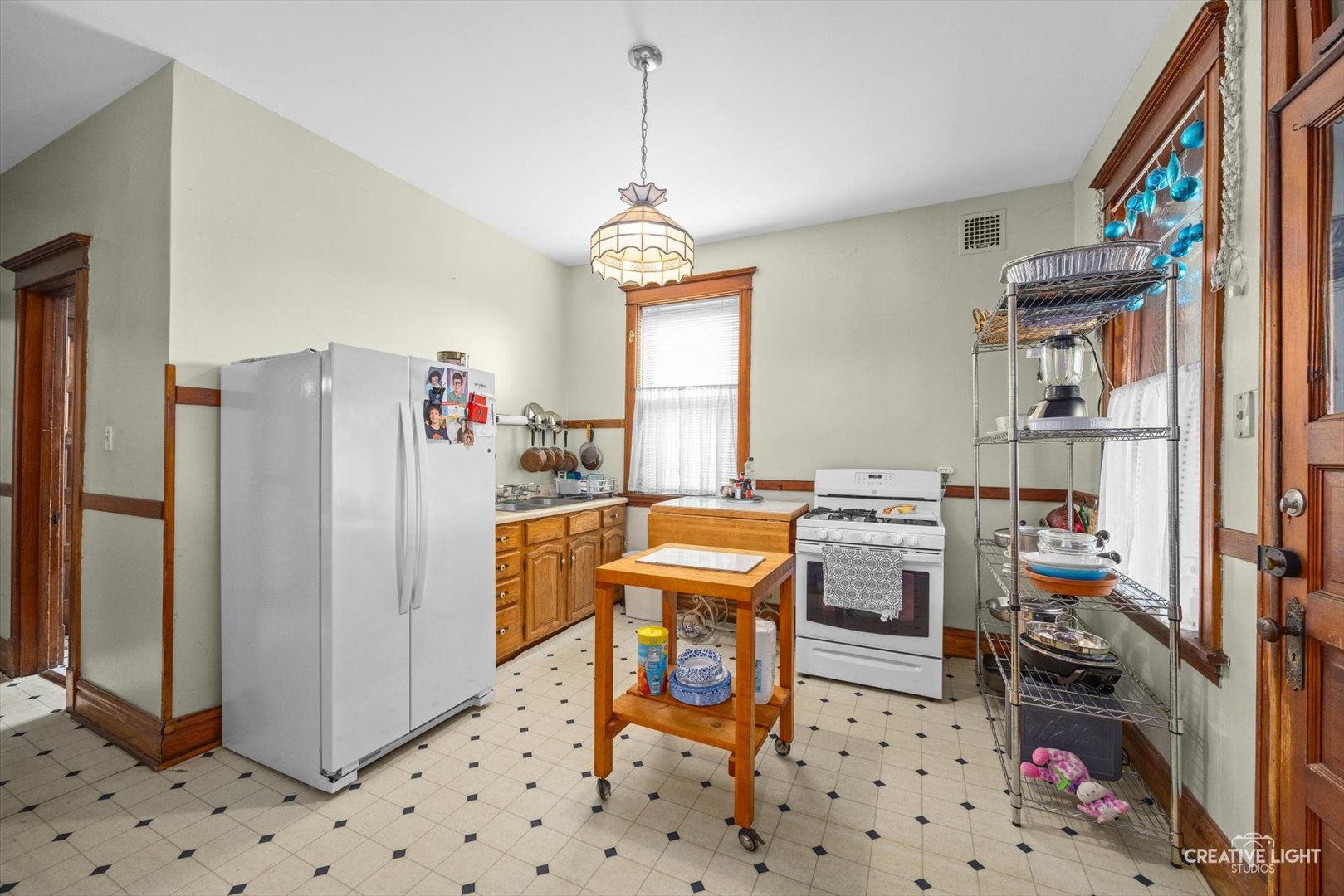 2439 W Pensacola Avenue, Chicago, IL 60618