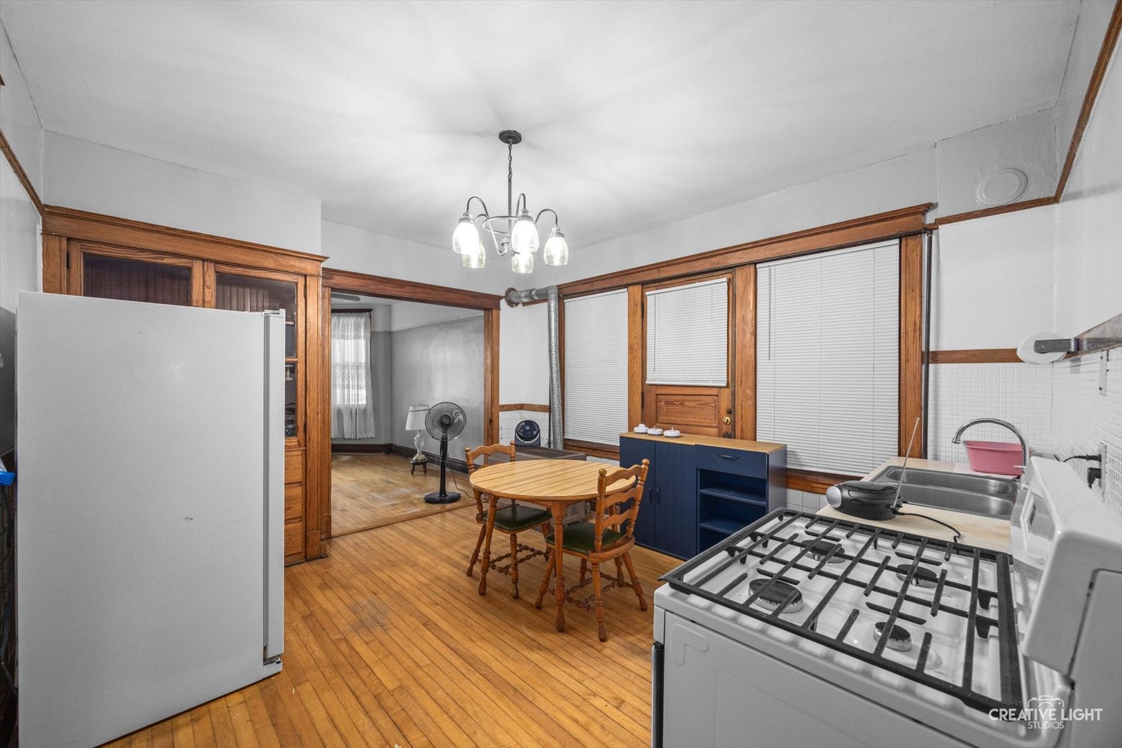 2439 W Pensacola Avenue, Chicago, IL 60618