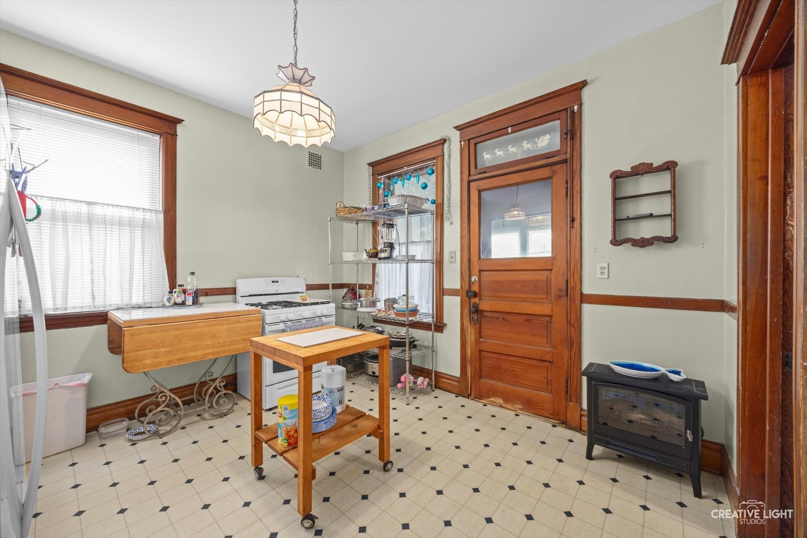 2439 W Pensacola Avenue, Chicago, IL 60618