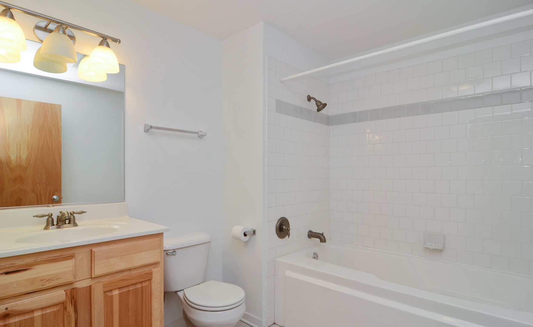 2933 N Clybourn Avenue #204, Chicago, IL 60618