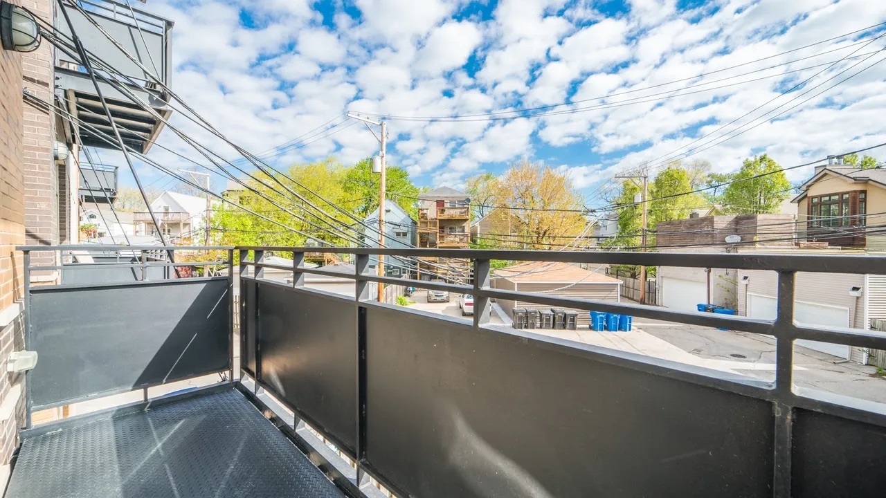 2933 N Clybourn Avenue #204, Chicago, IL 60618