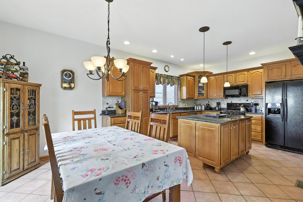 414 Sudbury Circle, Oswego, IL 60543