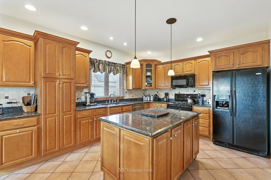 414 Sudbury Circle, Oswego, IL 60543