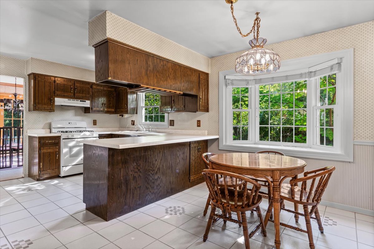 2200 Mecan Drive, Naperville, IL 60564