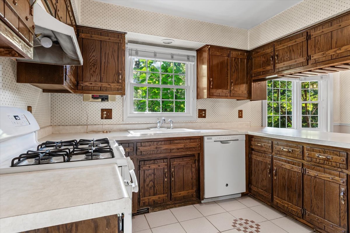 2200 Mecan Drive, Naperville, IL 60564