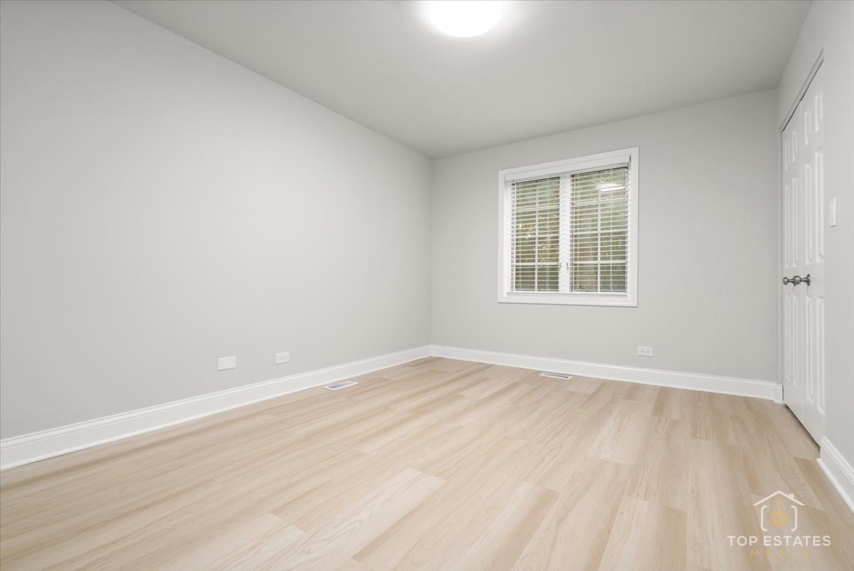 960 Ivy Lane #A, Deerfield, IL 60015
