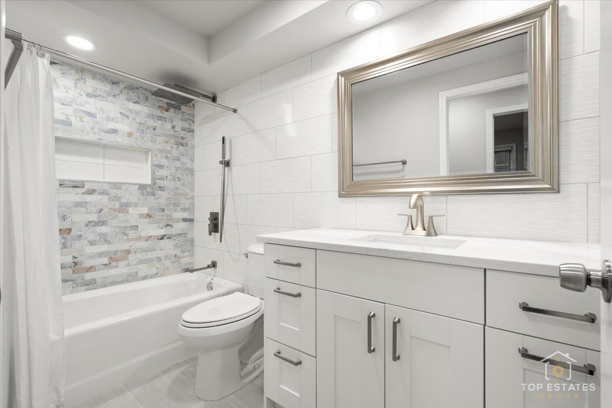 960 Ivy Lane #A, Deerfield, IL 60015