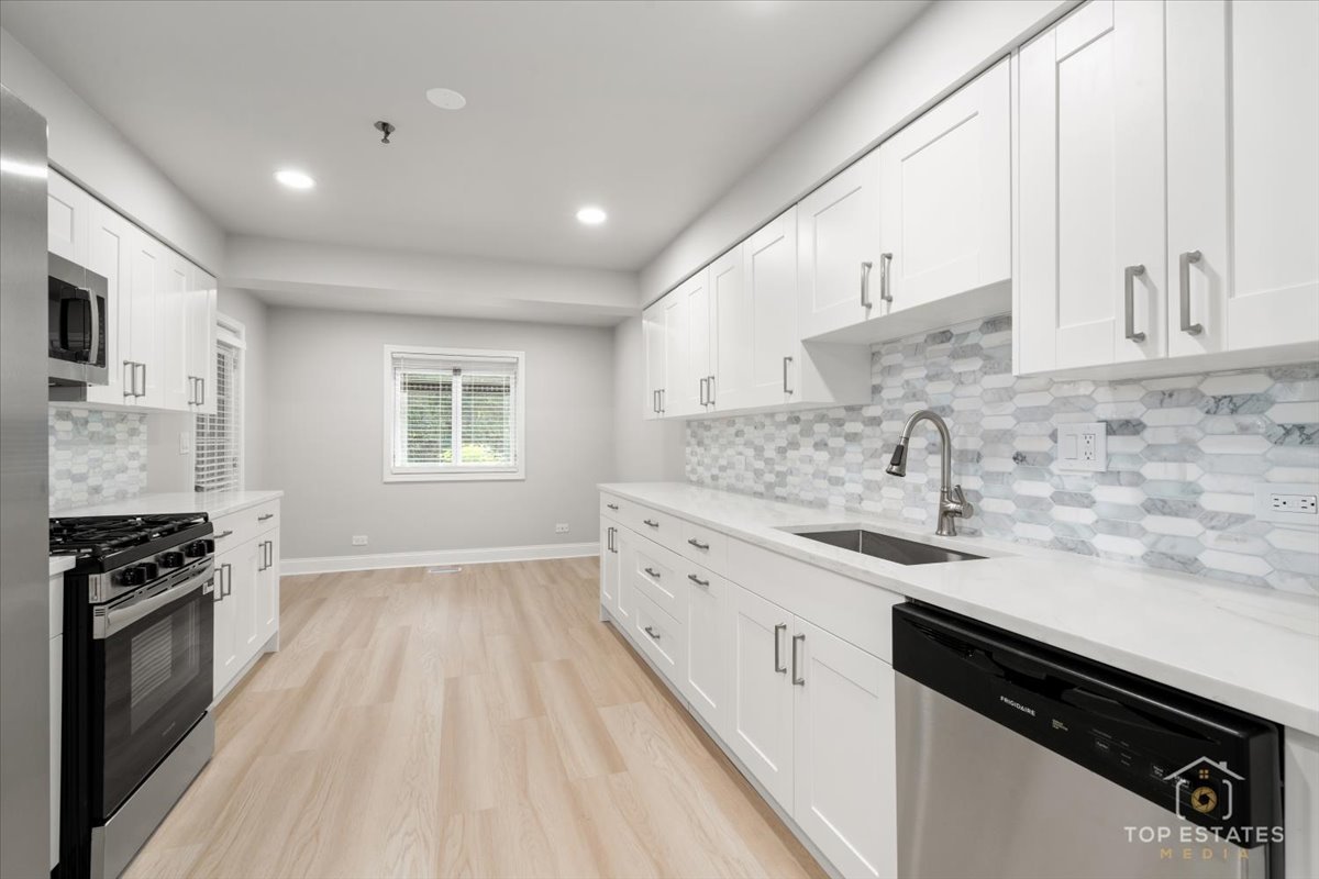 960 Ivy Lane #A, Deerfield, IL 60015