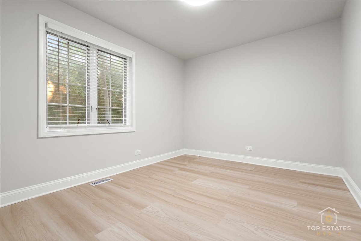 960 Ivy Lane #A, Deerfield, IL 60015