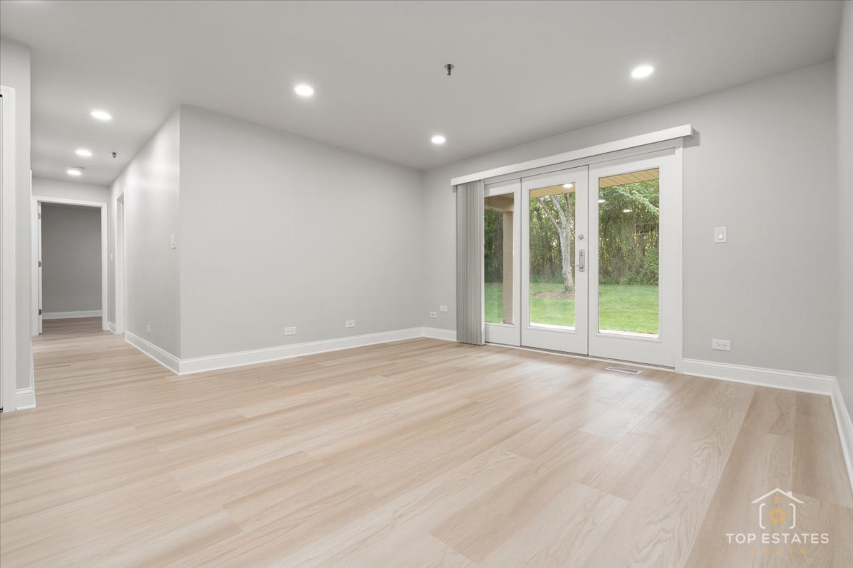 960 Ivy Lane #A, Deerfield, IL 60015
