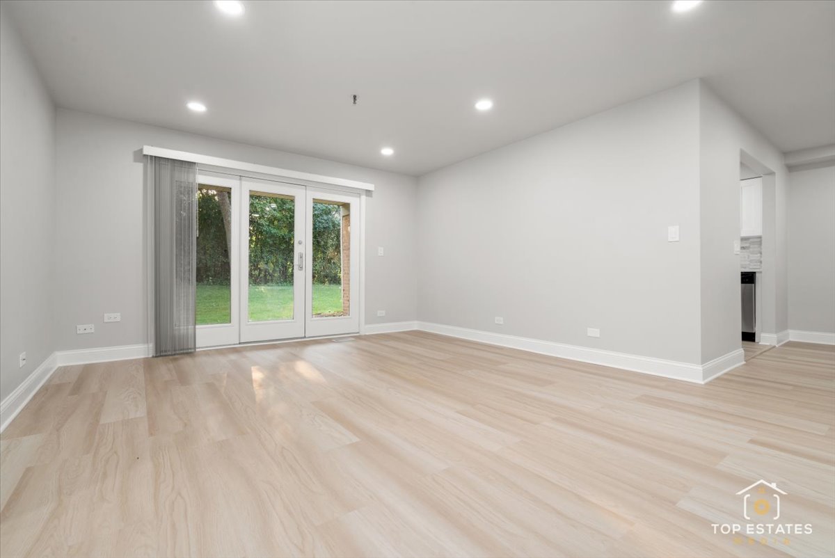 960 Ivy Lane #A, Deerfield, IL 60015