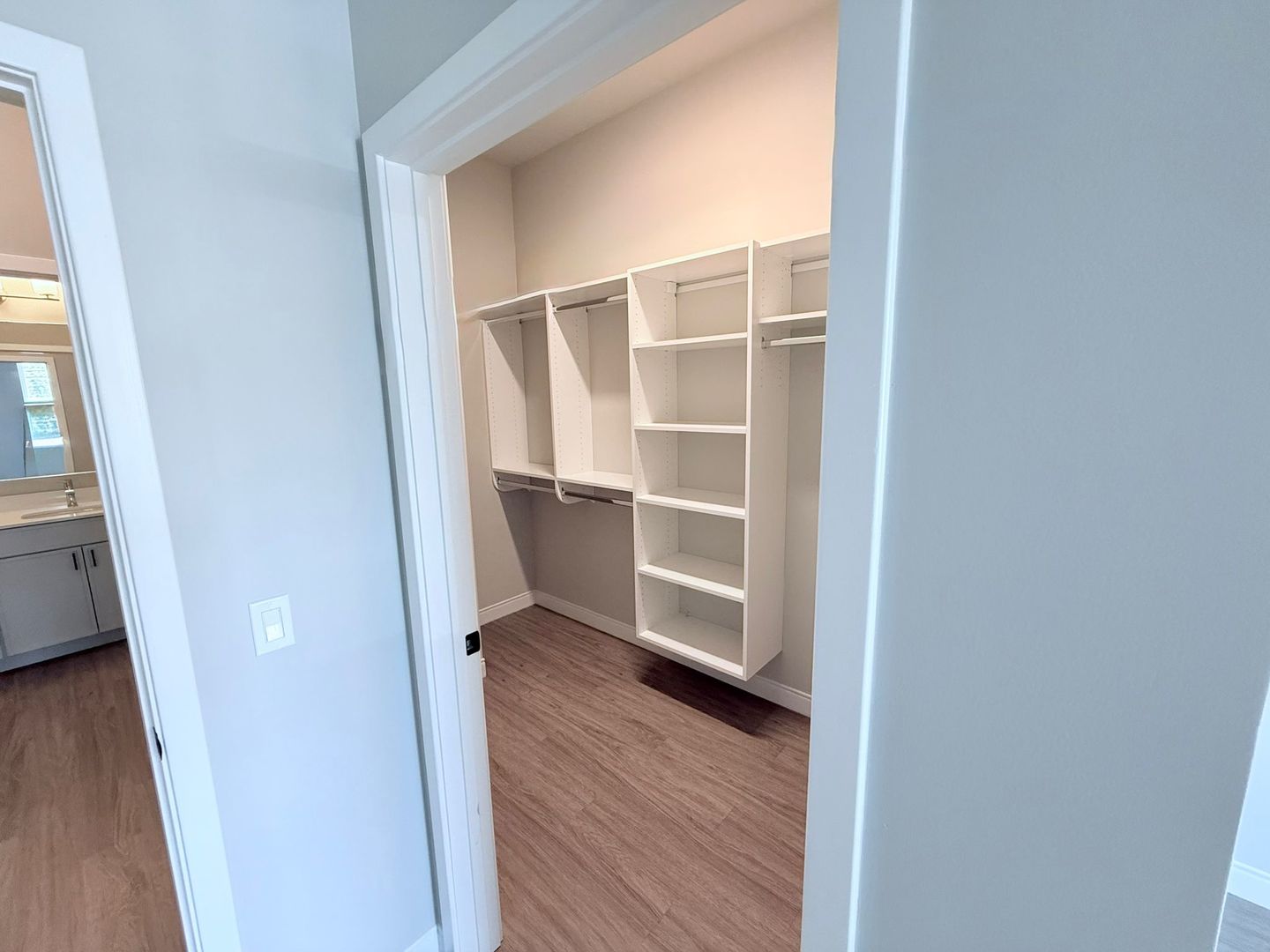 464 Glenwood Avenue #318, Glen Ellyn, IL 60137