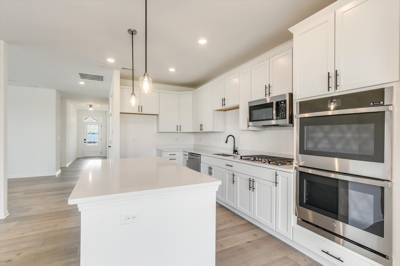 730 Alberta Avenue, Oswego, IL 60543