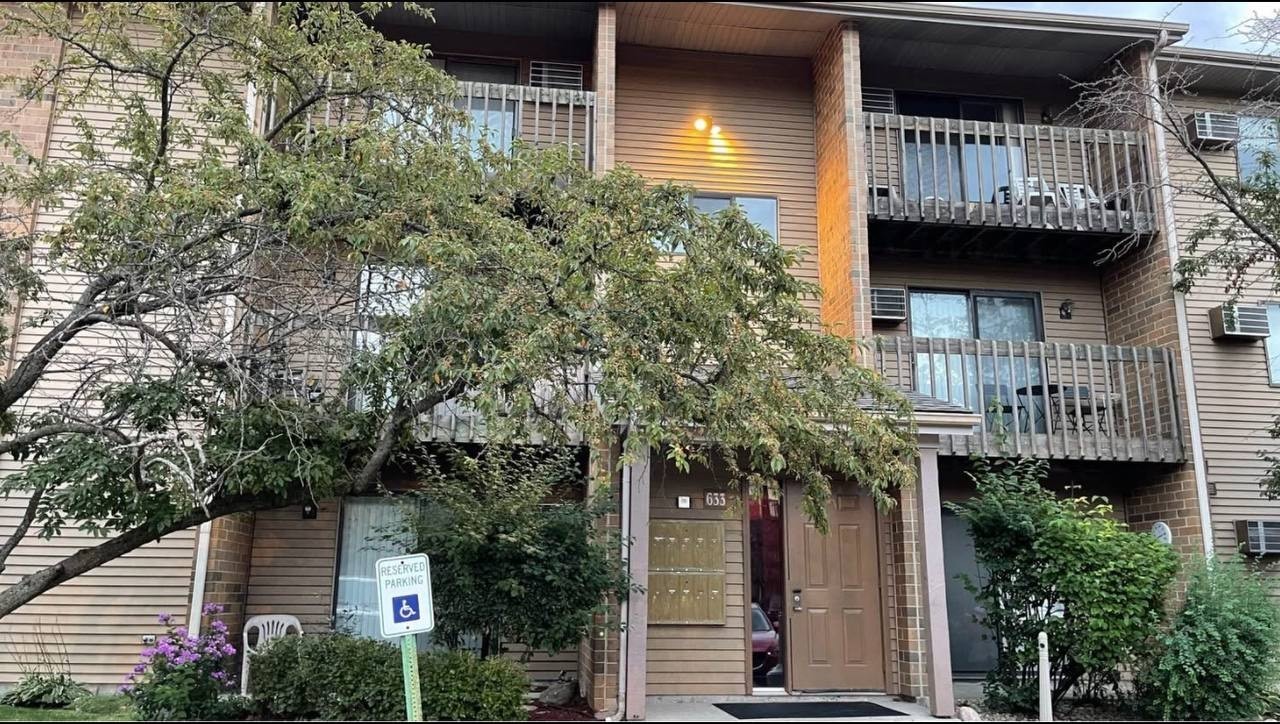 633 VIRGINIA Road #116, Crystal Lake, IL 60014