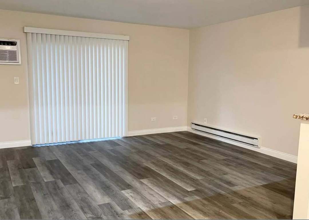 633 VIRGINIA Road #116, Crystal Lake, IL 60014