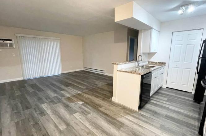 633 VIRGINIA Road #116, Crystal Lake, IL 60014