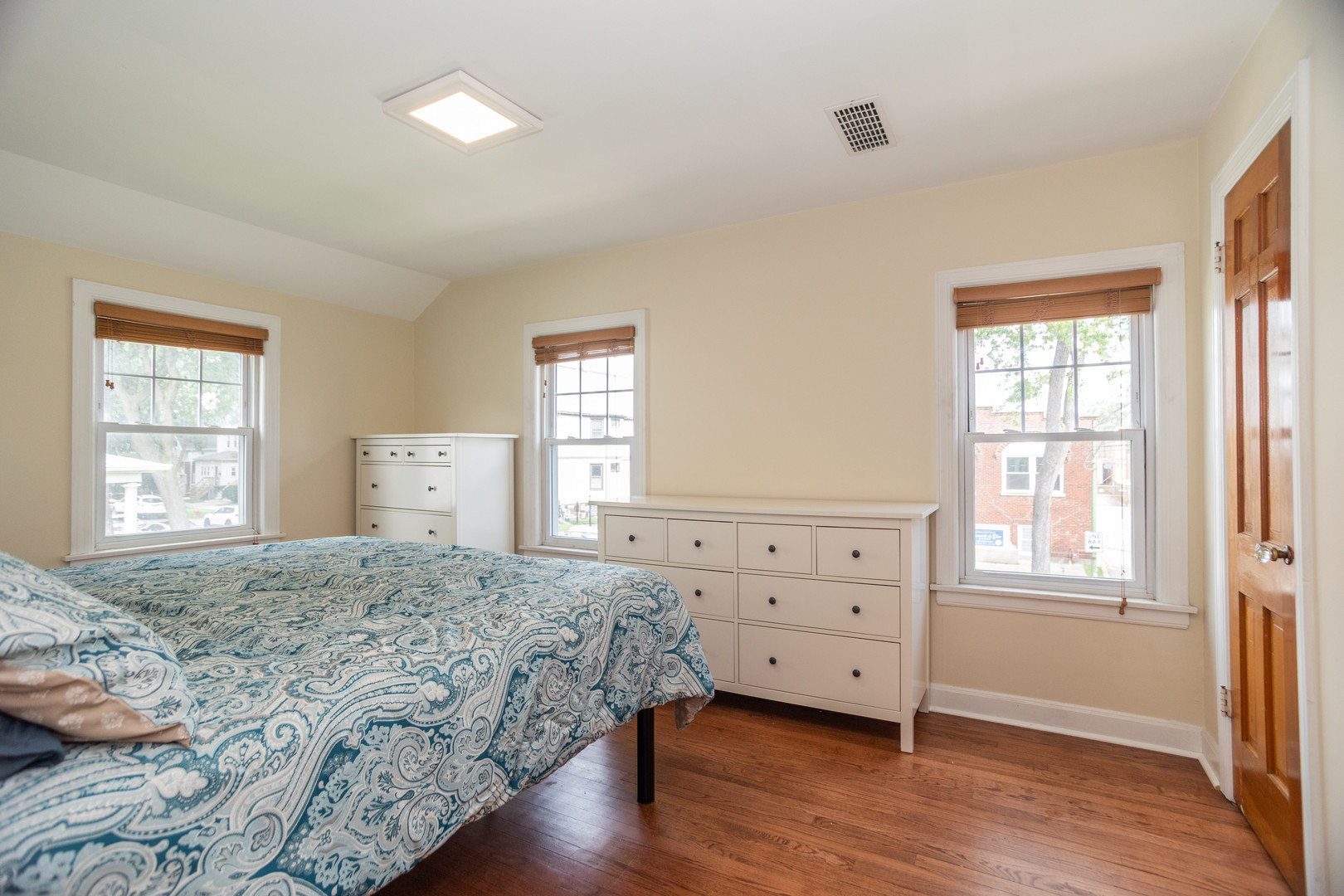 5615 W Dakin Street, Chicago, IL 60634