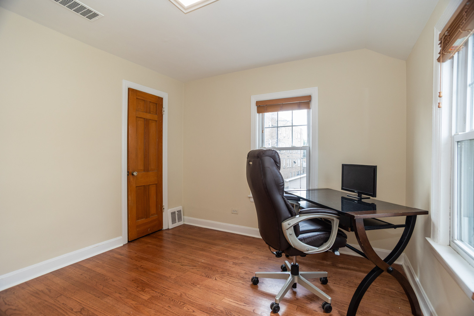 5615 W Dakin Street, Chicago, IL 60634