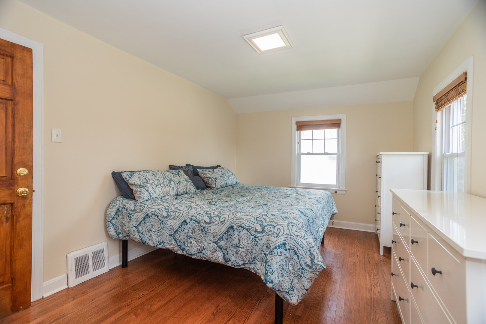 5615 W Dakin Street, Chicago, IL 60634