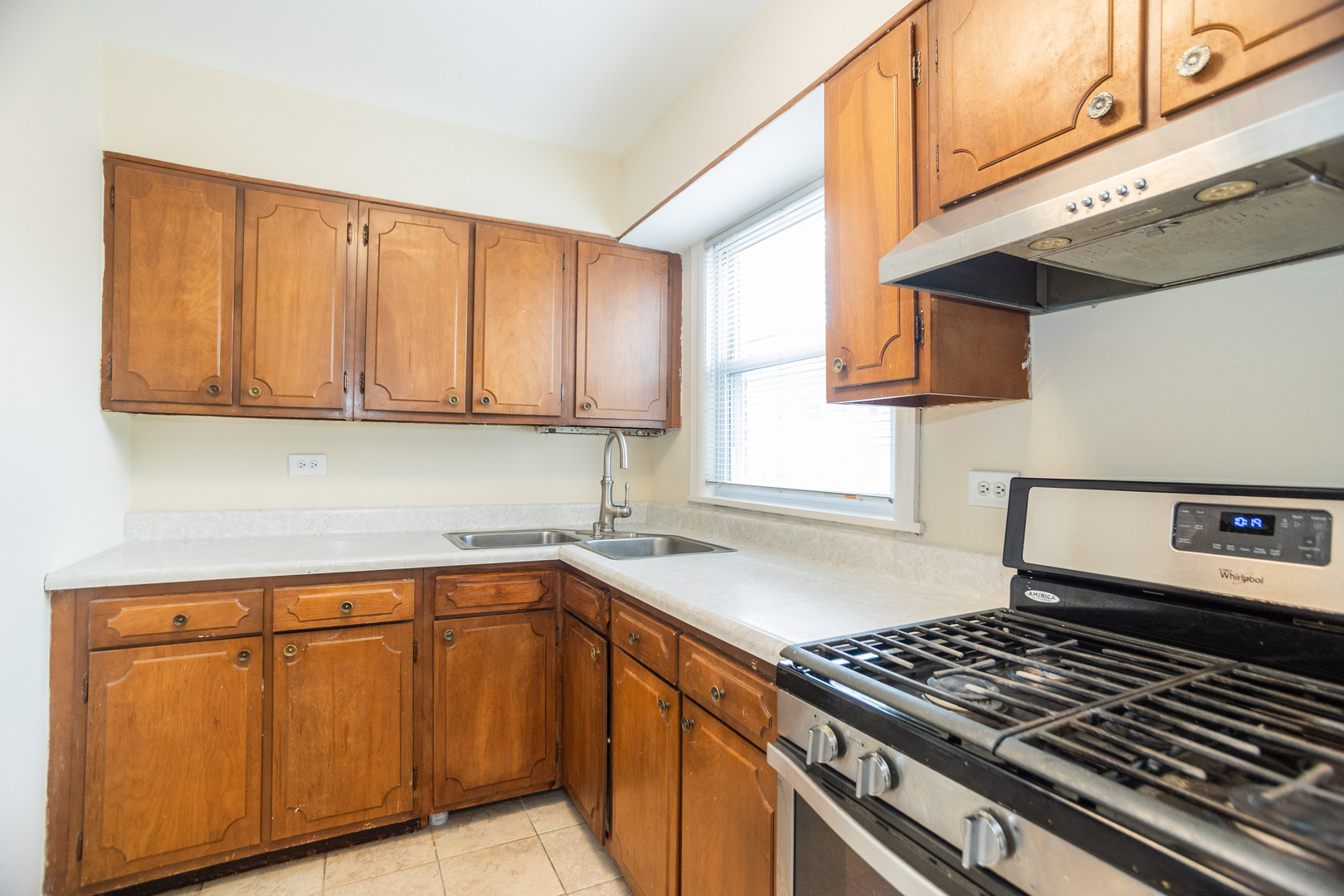 5615 W Dakin Street, Chicago, IL 60634