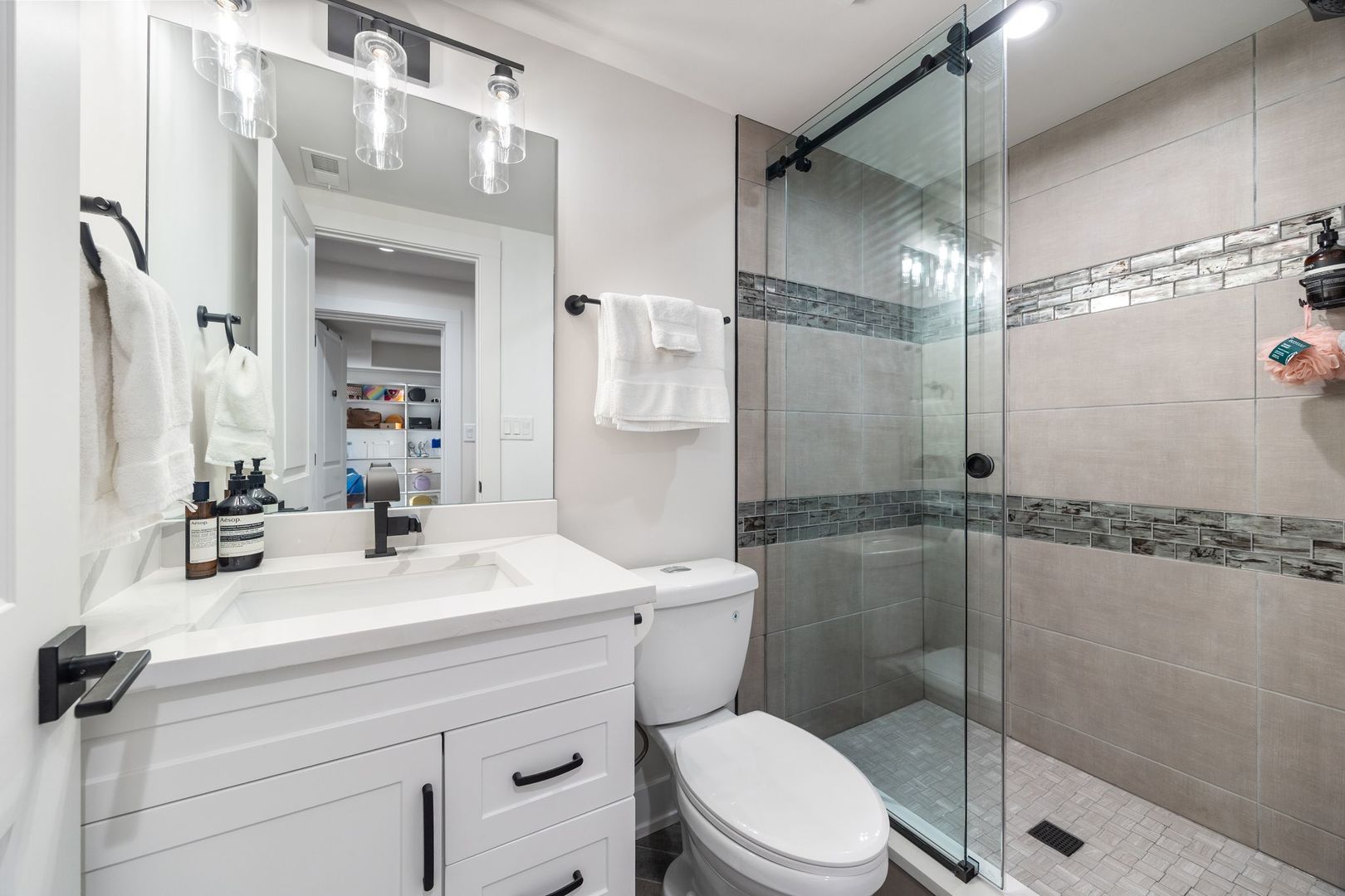 4057 N Drake Avenue, Chicago, IL 60618