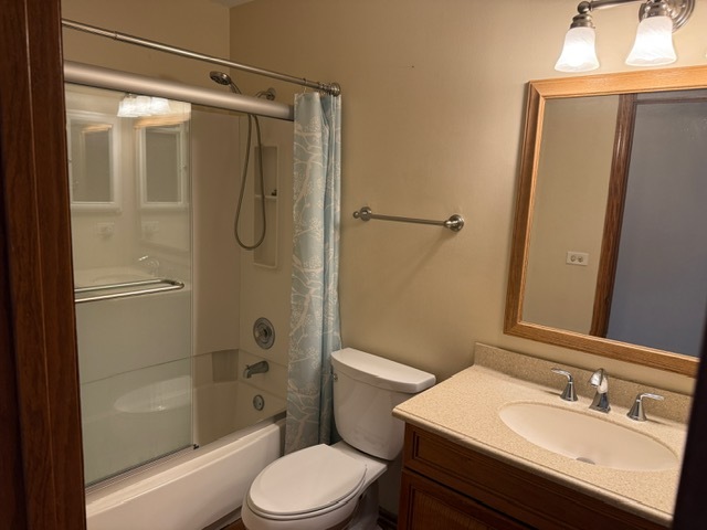 16 Tyler Court #B, Streamwood, IL 60107