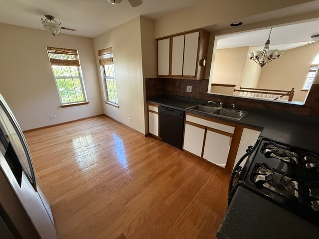 16 Tyler Court #B, Streamwood, IL 60107