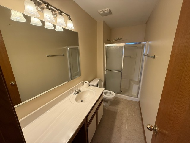 16 Tyler Court #B, Streamwood, IL 60107