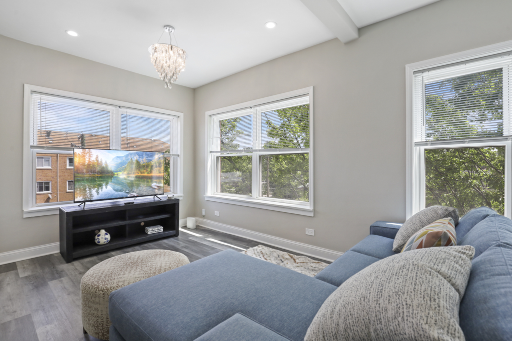 1111 Bonnie Brae Place #3E, River Forest, IL 60305
