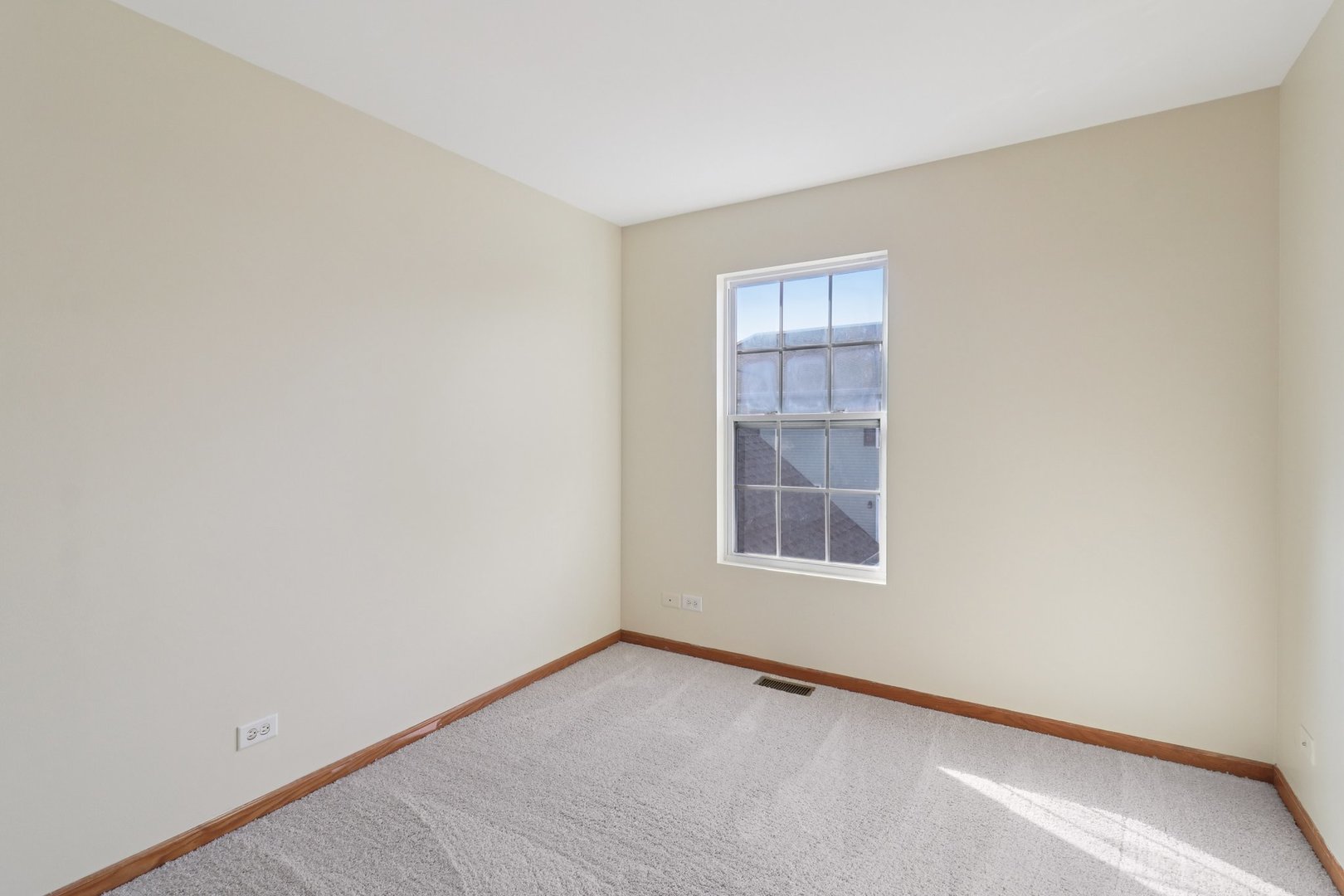 1475 W Sedgewood Court, Round Lake, IL 60073