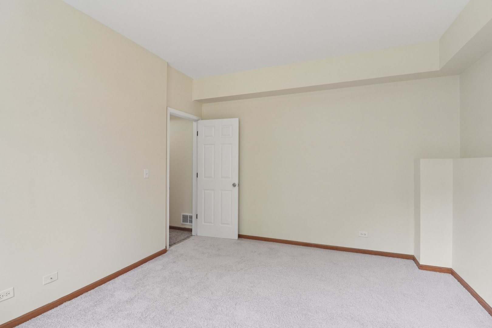1475 W Sedgewood Court, Round Lake, IL 60073
