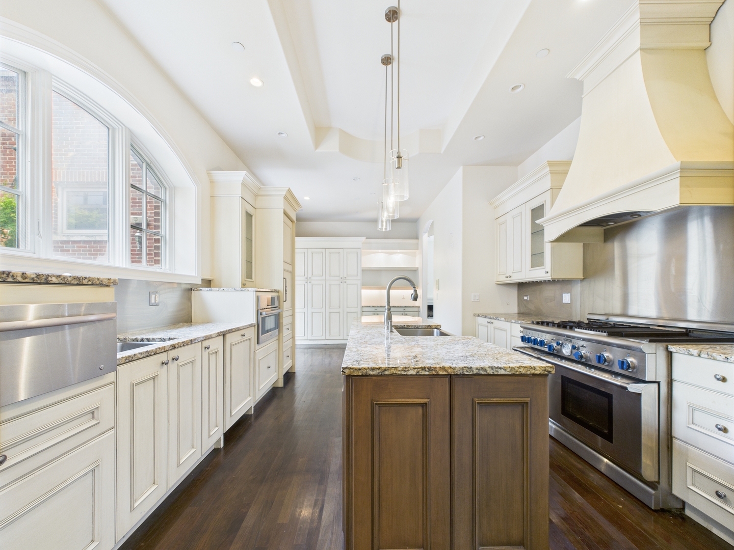1242 W Dickens Avenue, Chicago, IL 60614
