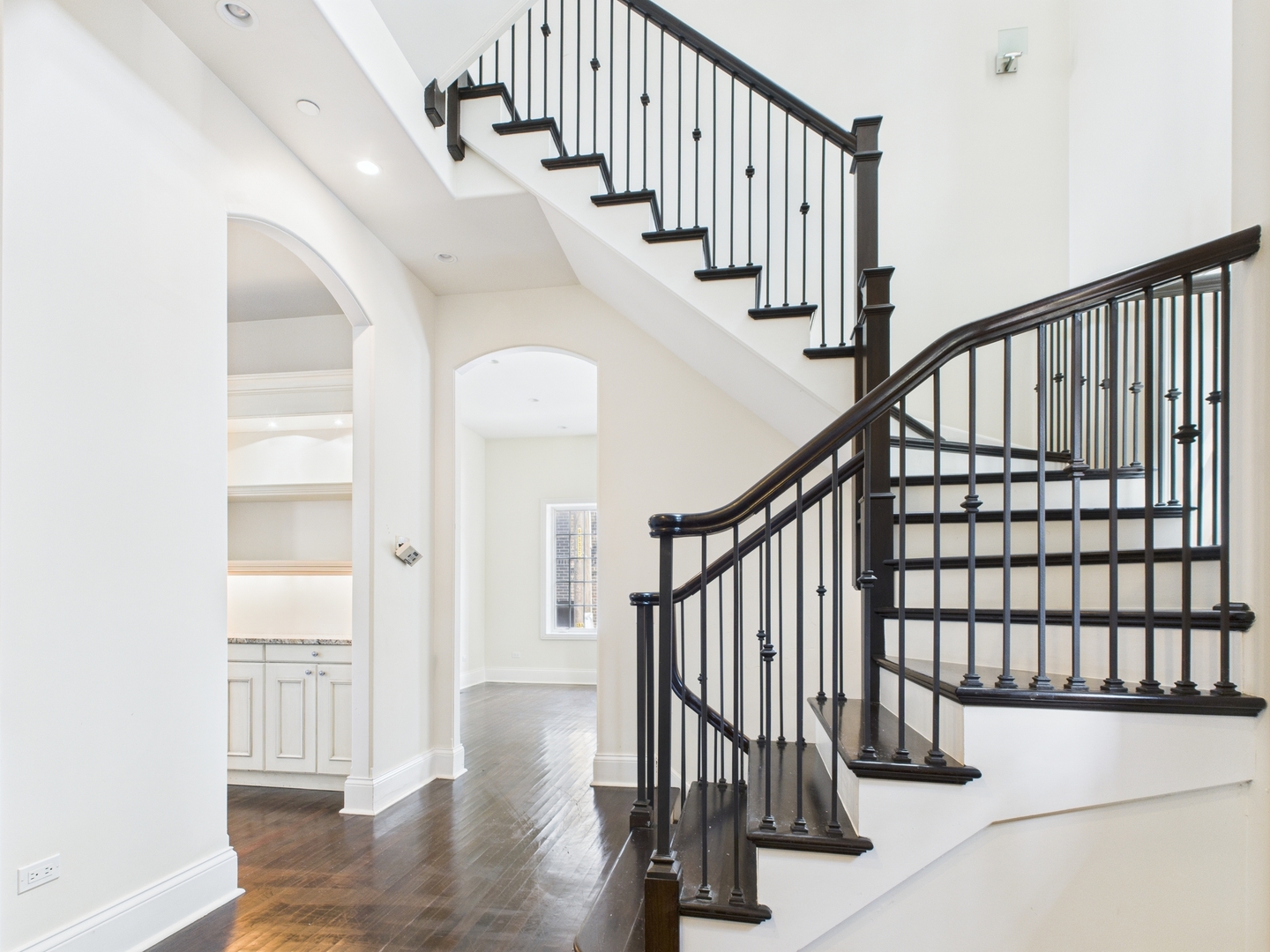 1242 W Dickens Avenue, Chicago, IL 60614