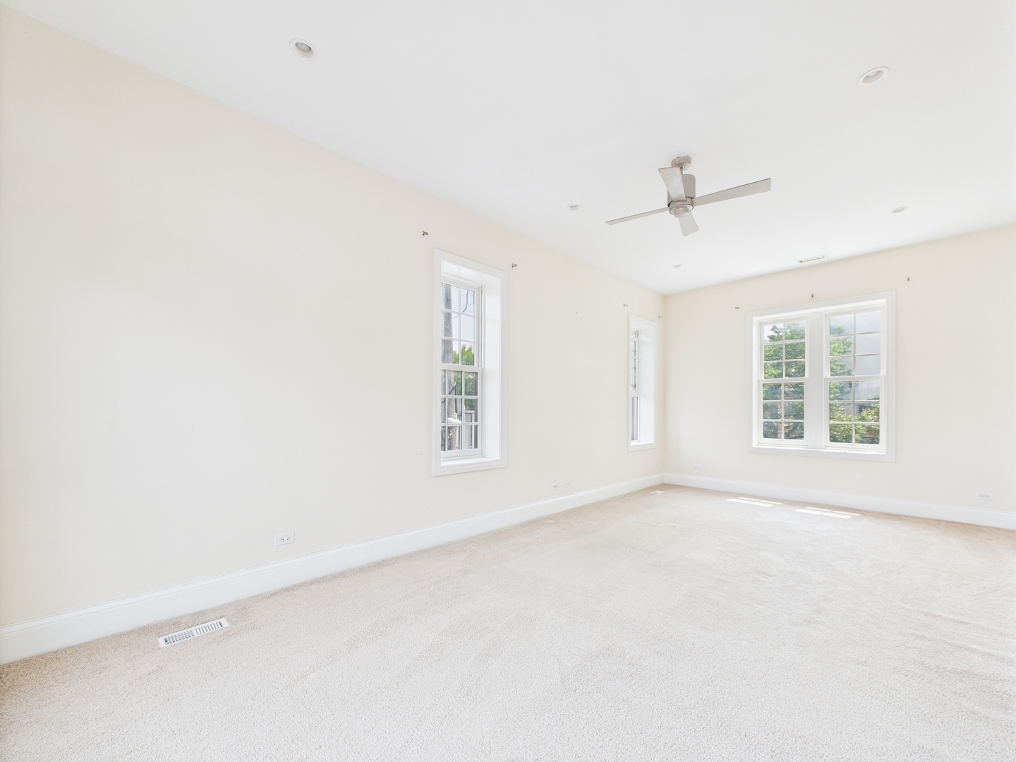1242 W Dickens Avenue, Chicago, IL 60614