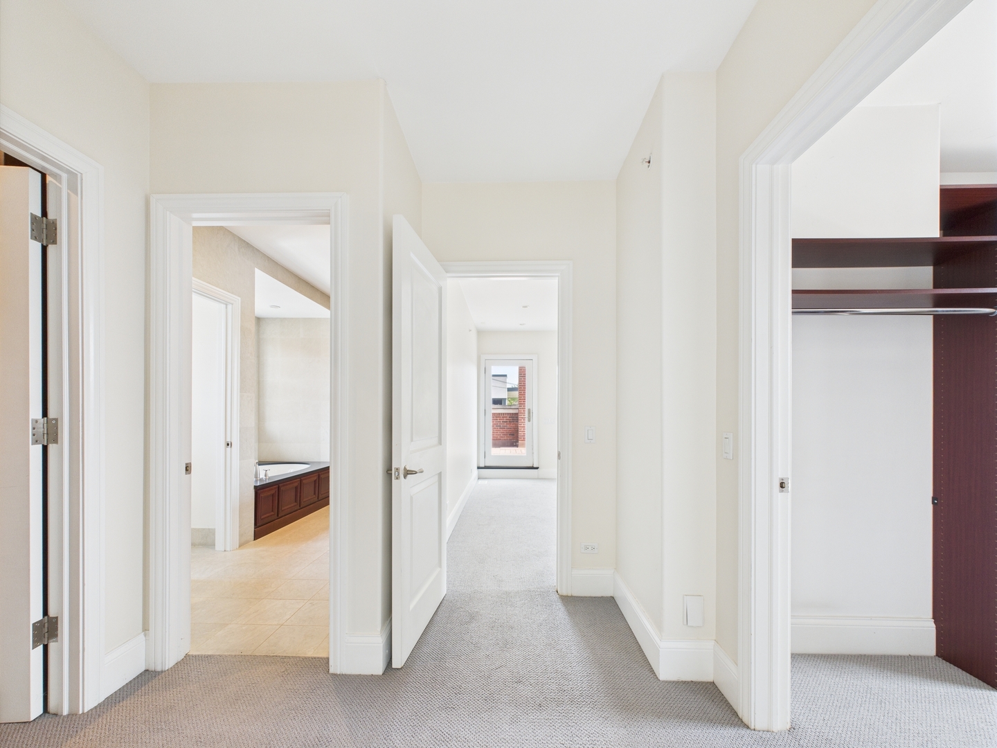 1242 W Dickens Avenue, Chicago, IL 60614