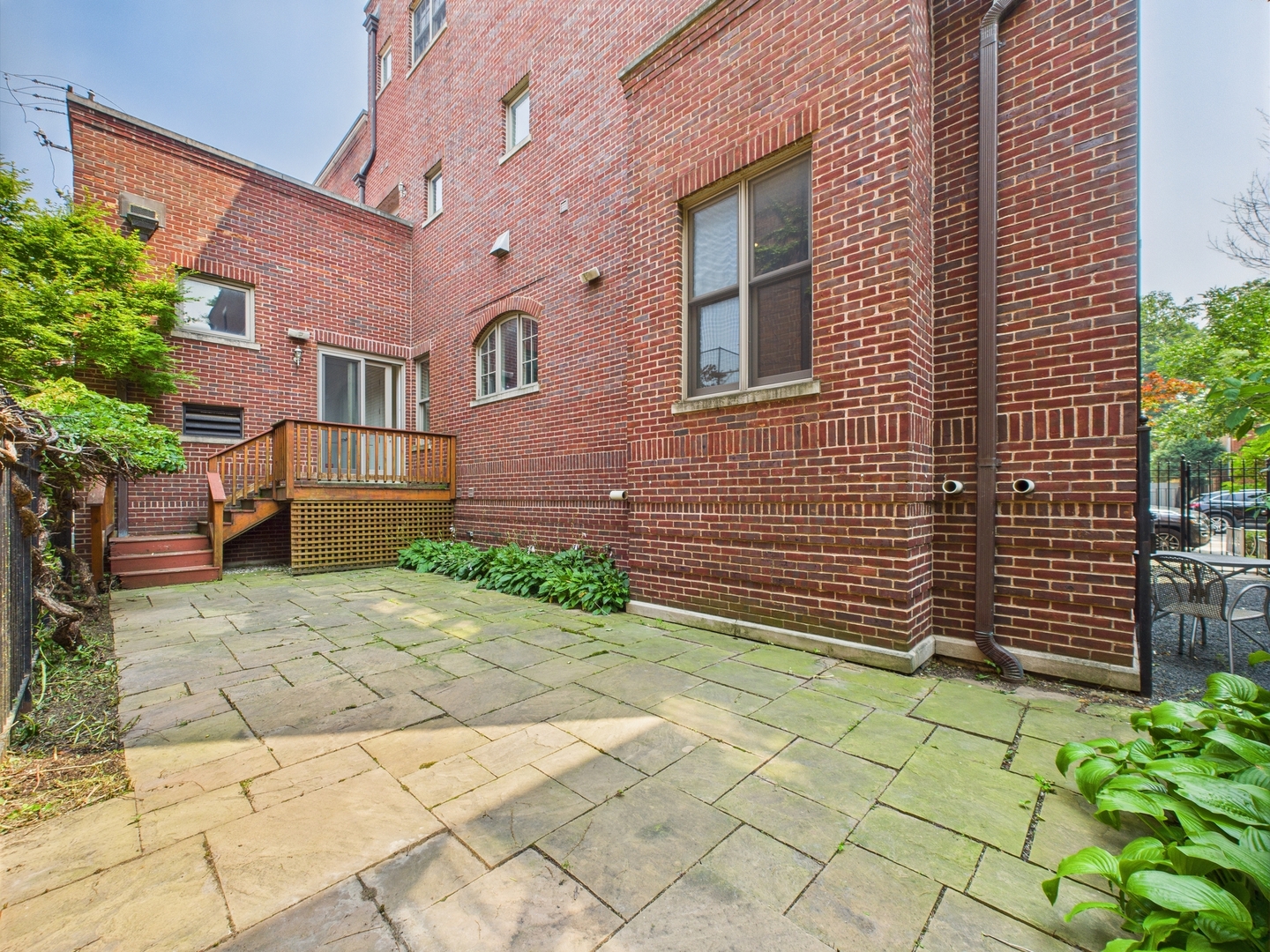 1242 W Dickens Avenue, Chicago, IL 60614