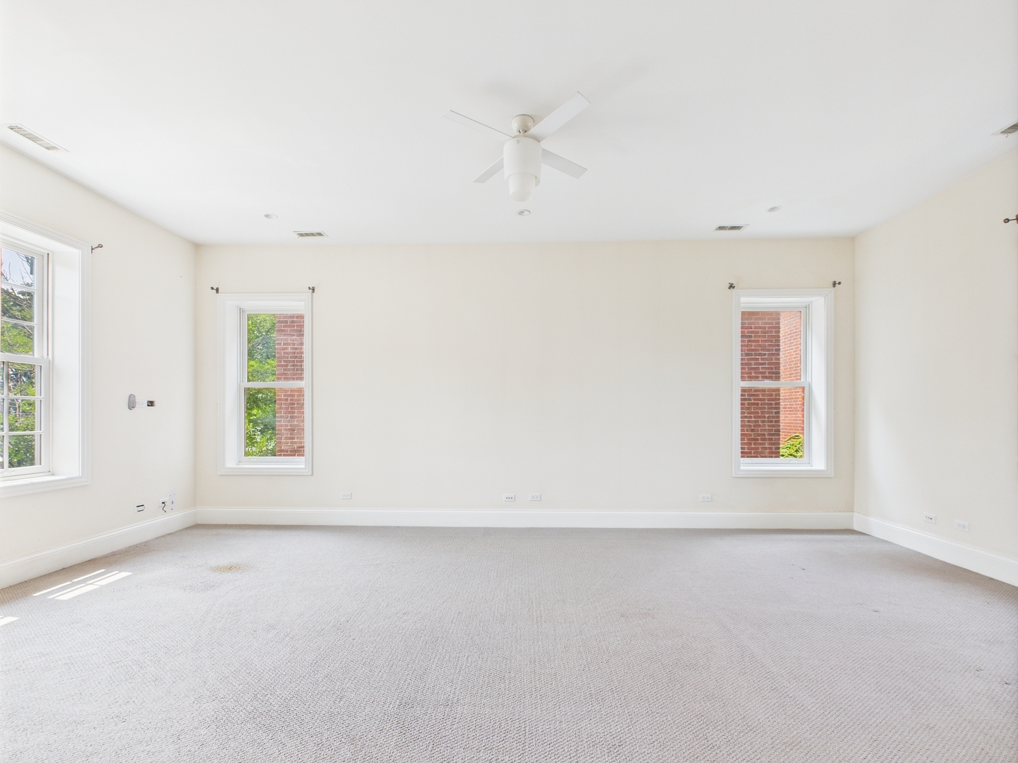 1242 W Dickens Avenue, Chicago, IL 60614