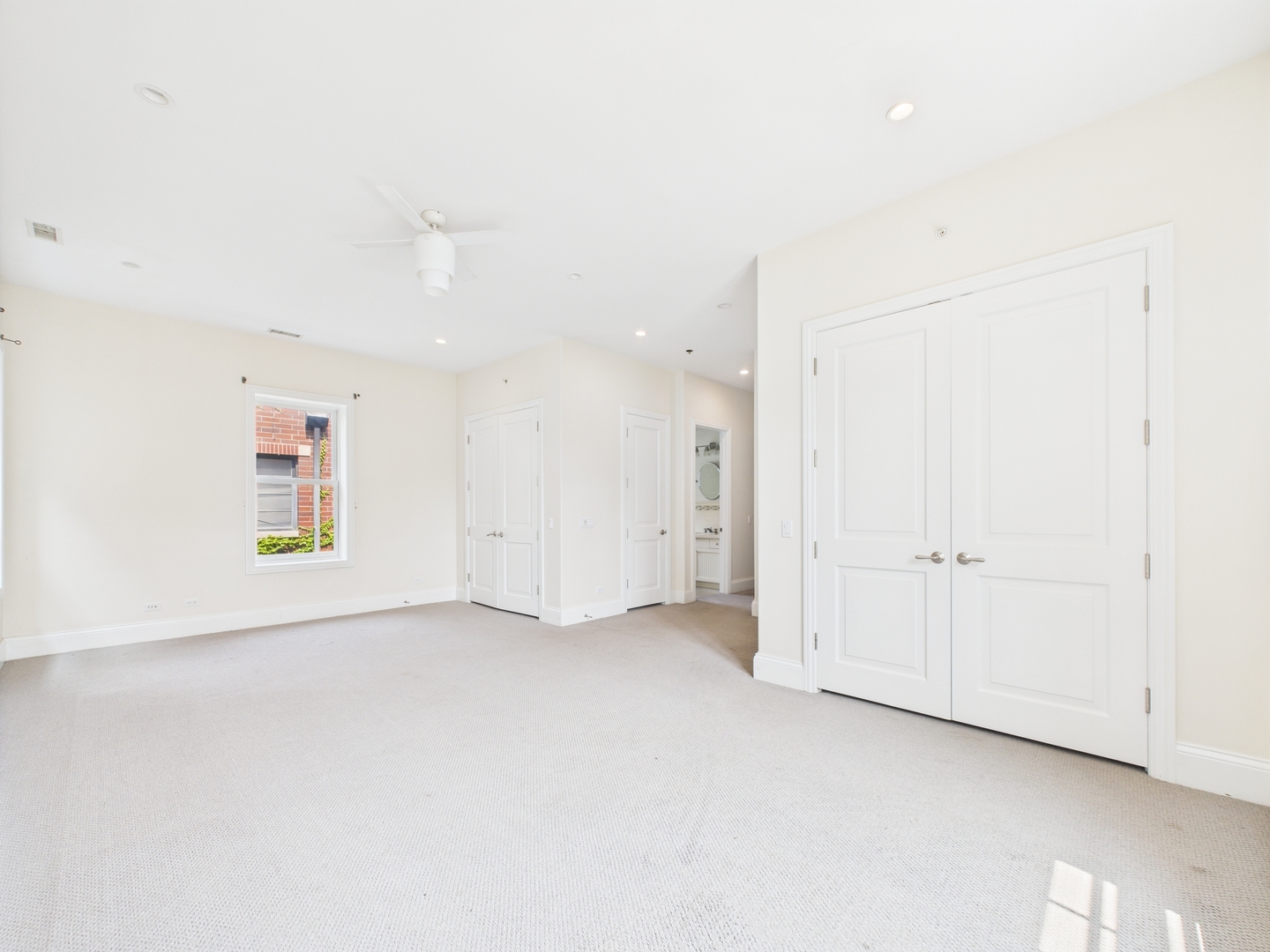 1242 W Dickens Avenue, Chicago, IL 60614