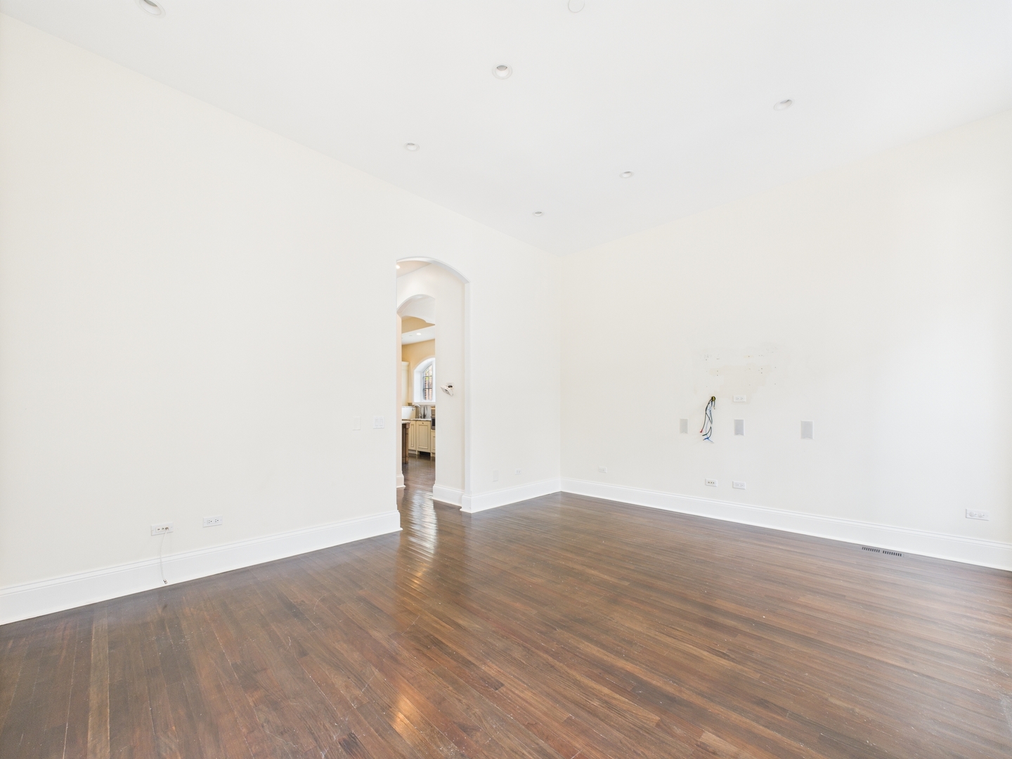 1242 W Dickens Avenue, Chicago, IL 60614