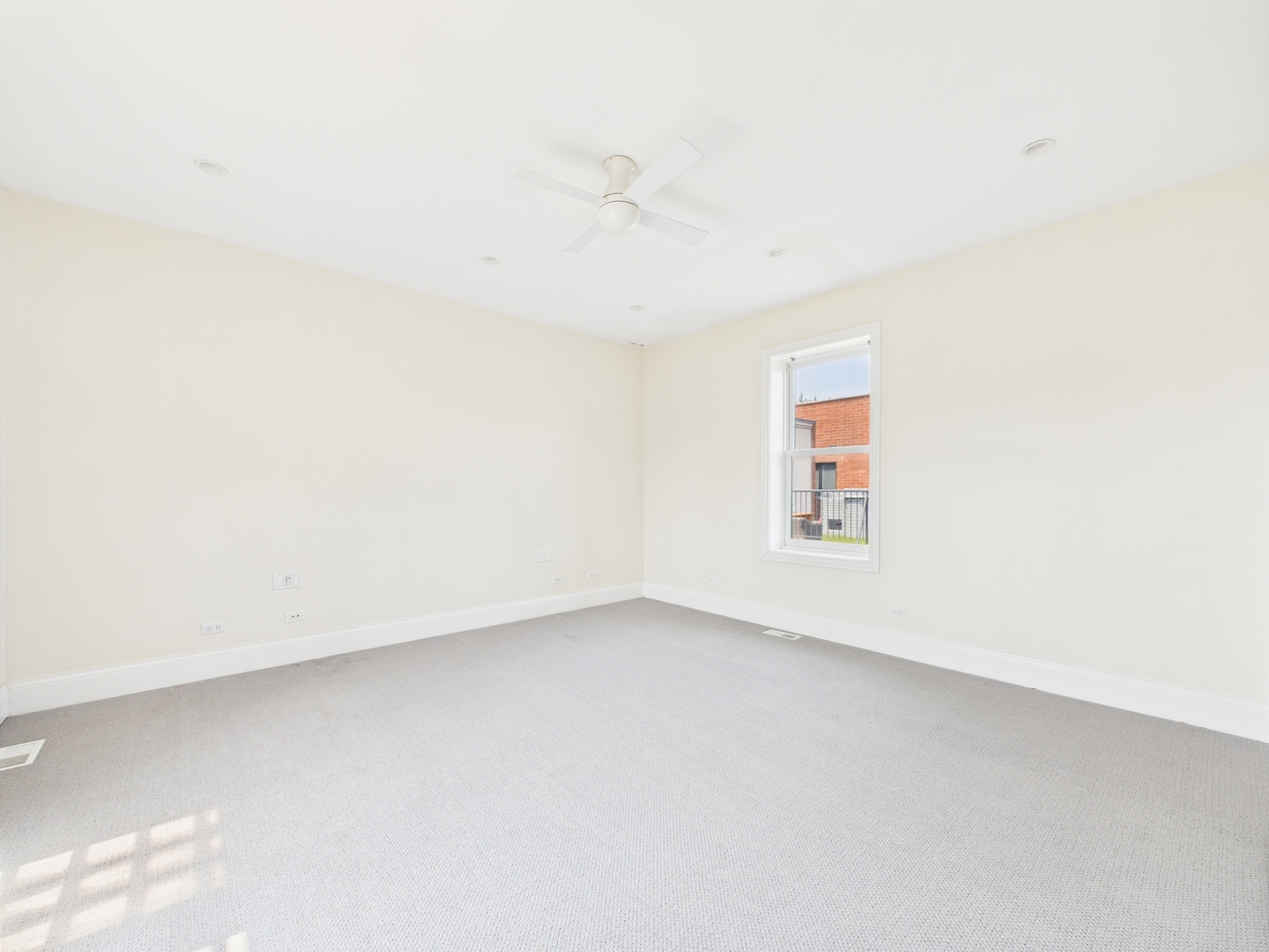1242 W Dickens Avenue, Chicago, IL 60614