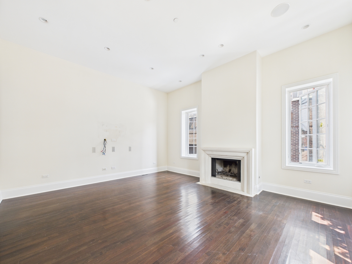 1242 W Dickens Avenue, Chicago, IL 60614