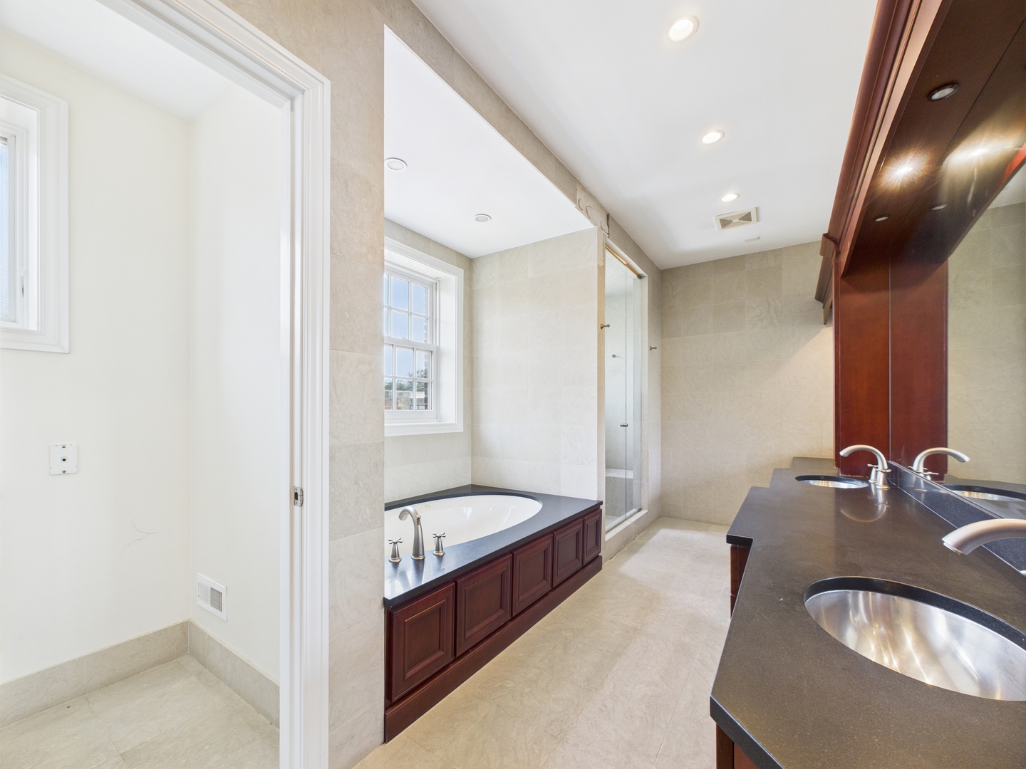 1242 W Dickens Avenue, Chicago, IL 60614