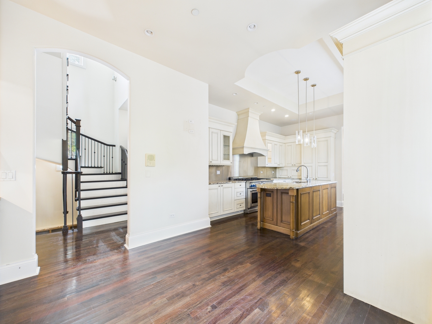 1242 W Dickens Avenue, Chicago, IL 60614