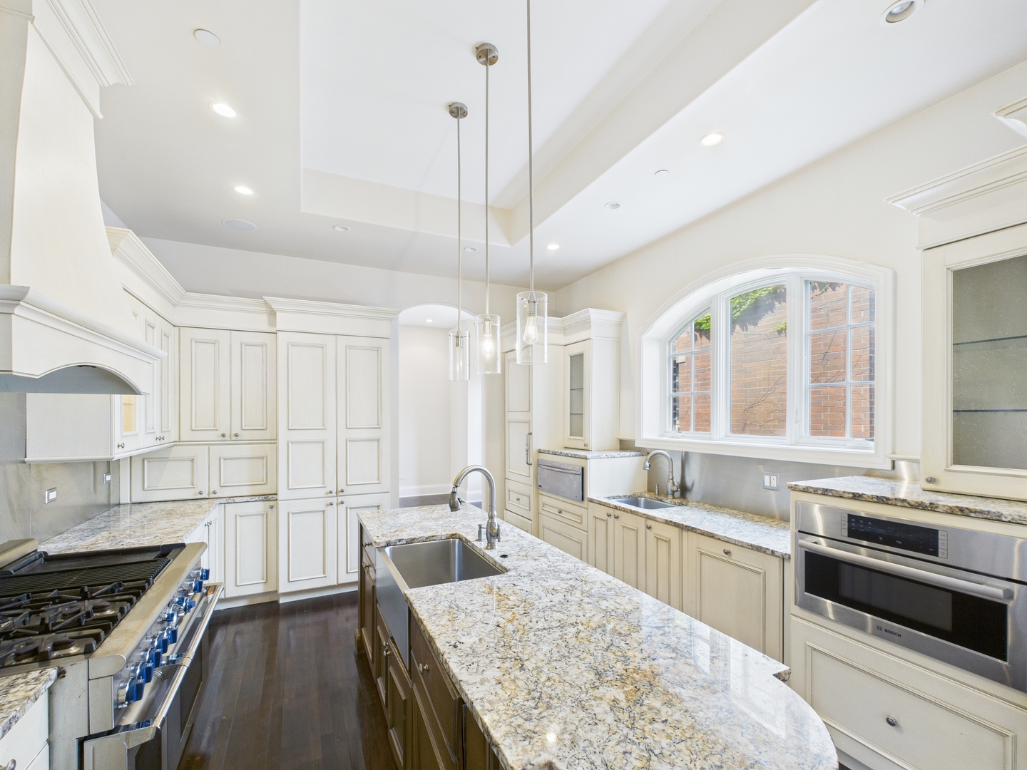 1242 W Dickens Avenue, Chicago, IL 60614