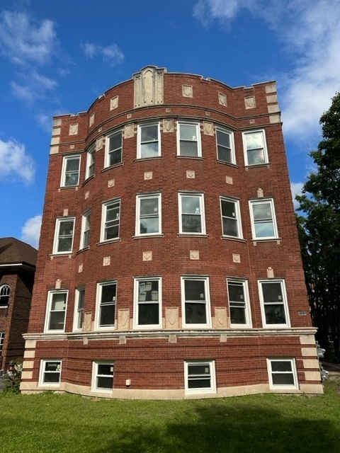 1111 Bonnie Brae Place #2W, River Forest, IL 60305