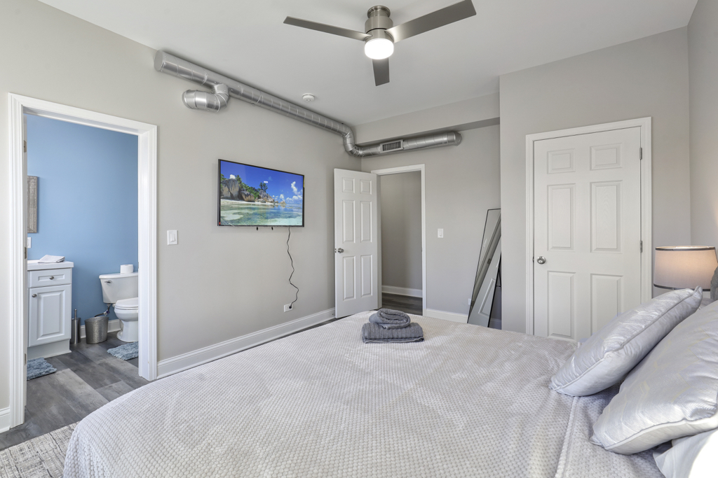 1111 Bonnie Brae Place #3W, River Forest, IL 60305